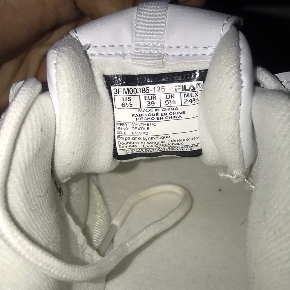 BRAND NEW WHITE FILAS SIZE 6.5 (GREAT DEAL) - Picture 4 of 7